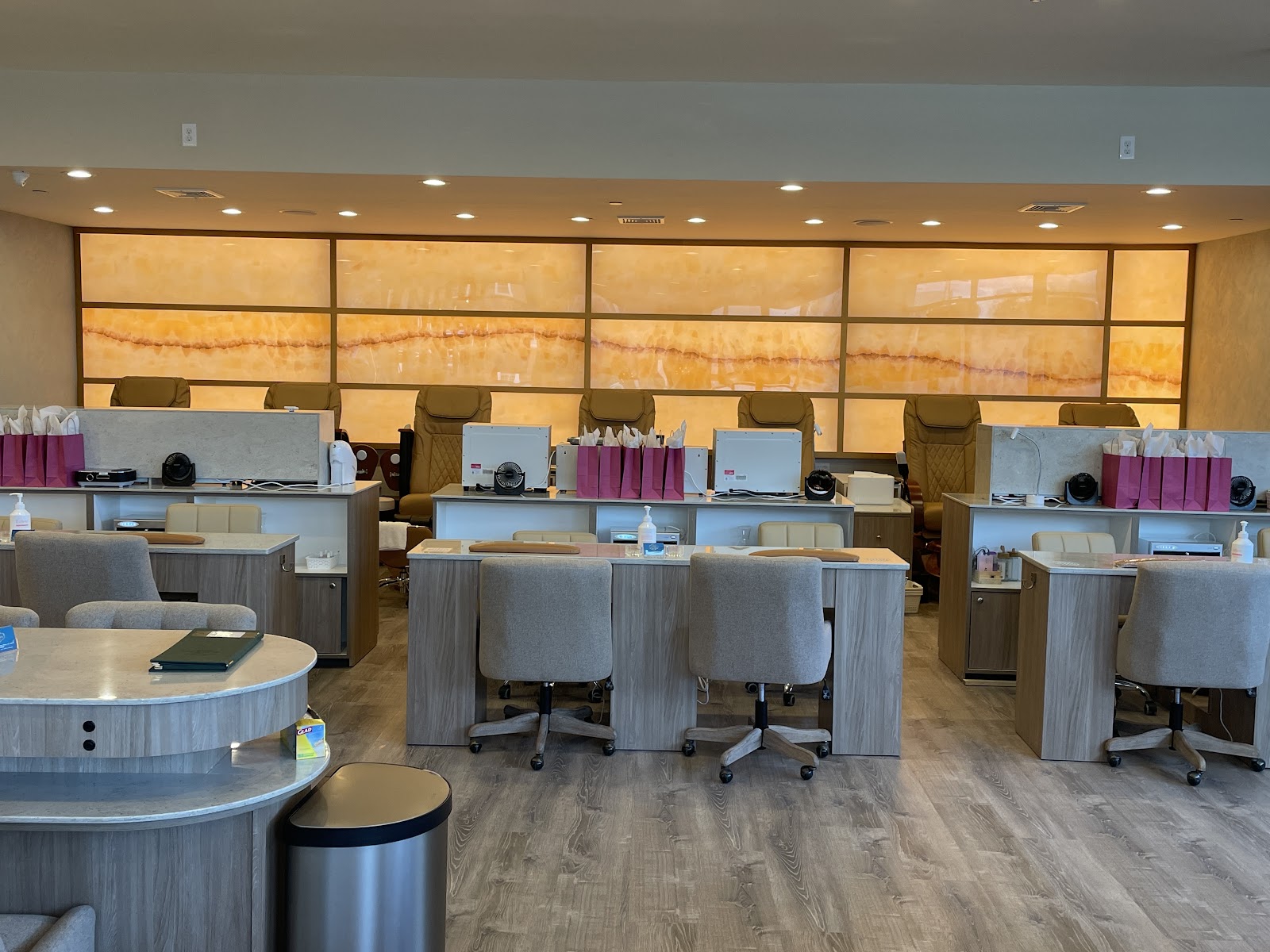 Noblesse Nail Spa logo